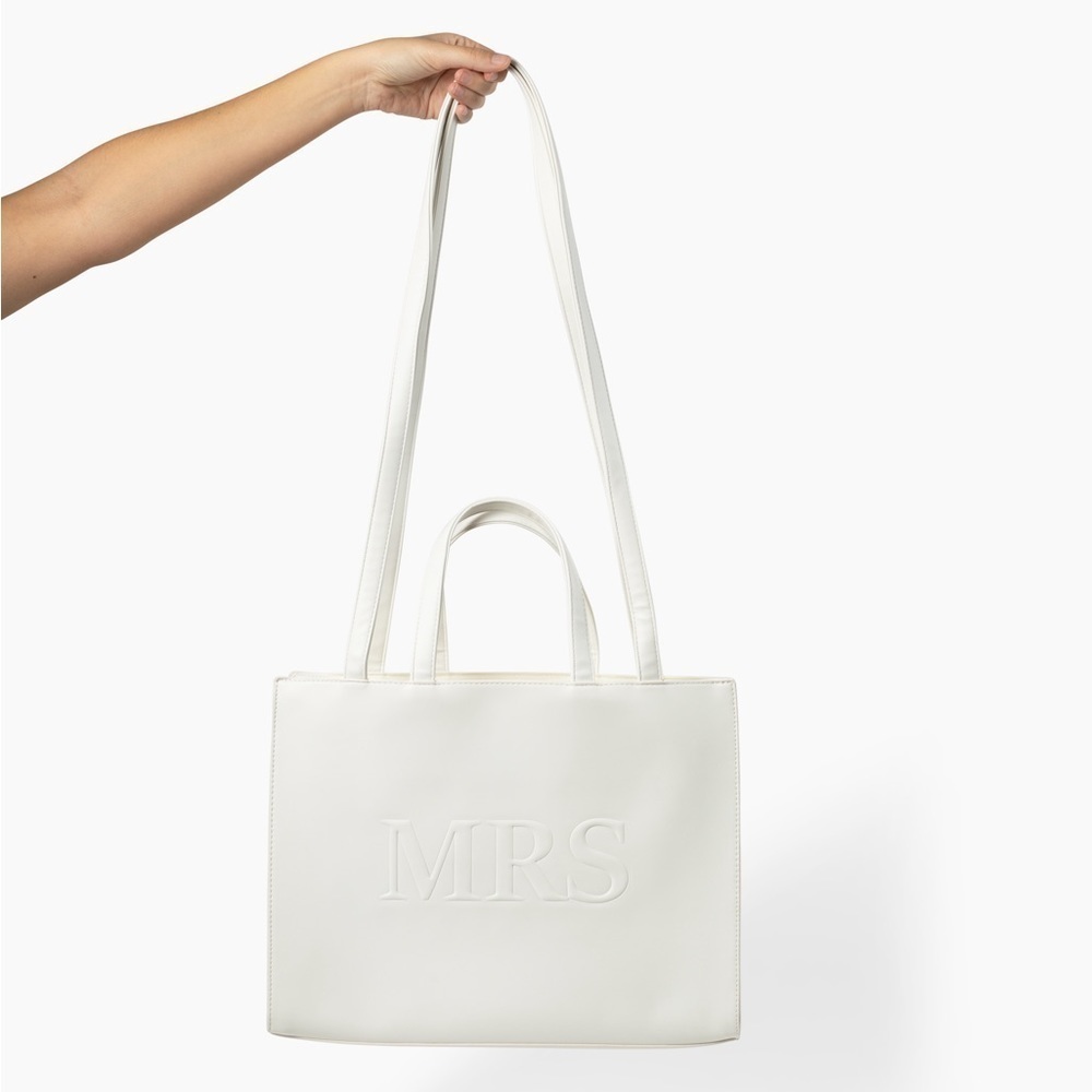 NWT Mrs. Large White Bridal Tote Gift - Picture 3 of 10